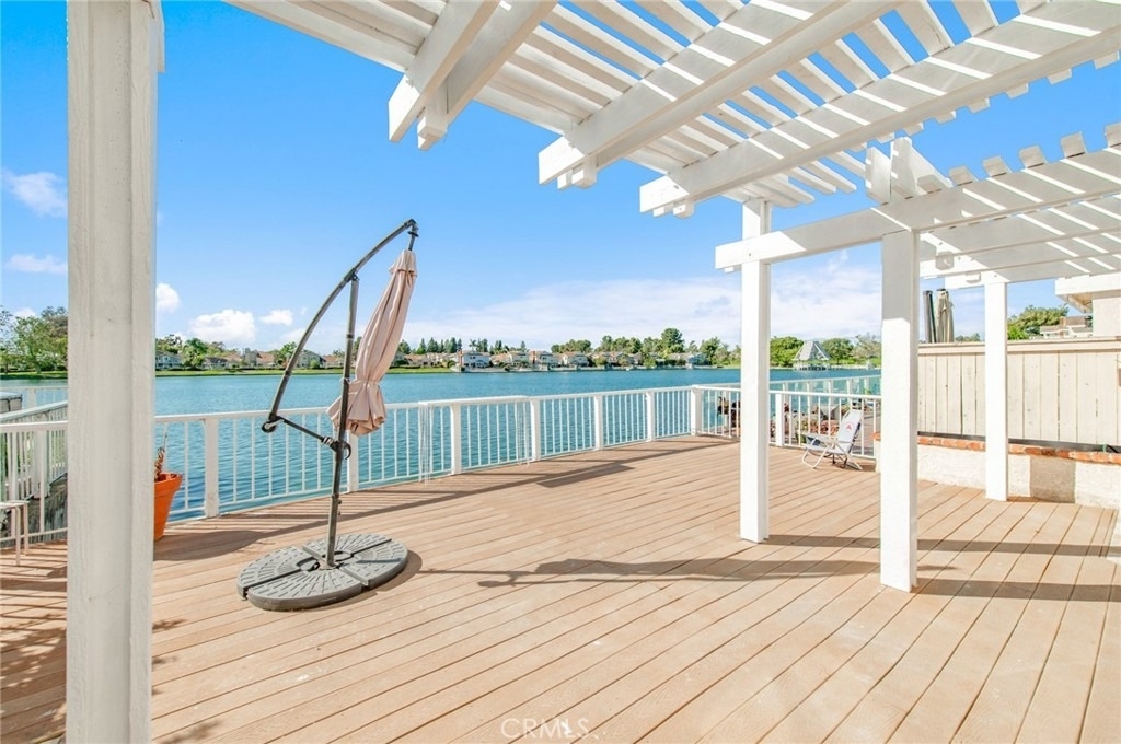 76 Fairlake - Photo 0