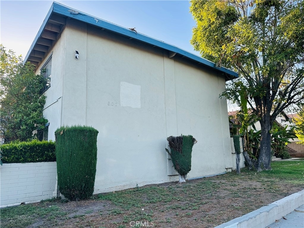 607 N Dalton Avenue - Photo 0