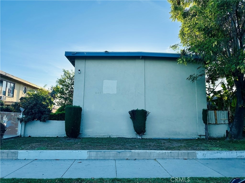 607 N Dalton Avenue - Photo 1