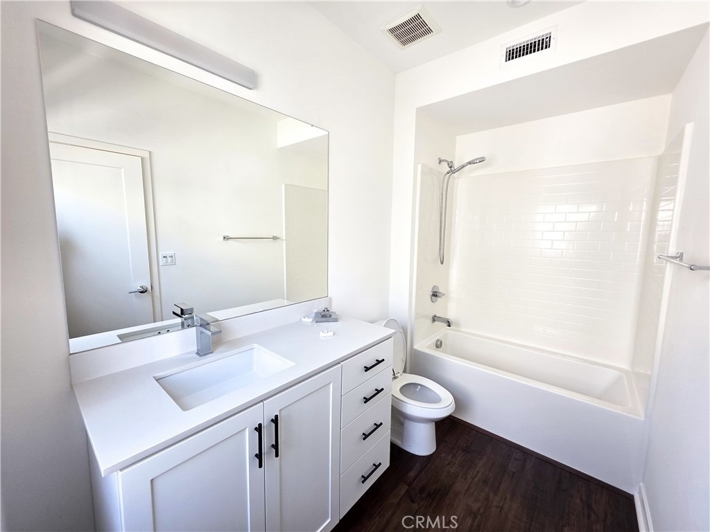164 Placemark - Photo 16