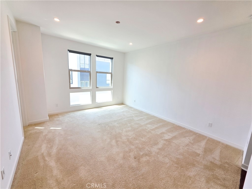 164 Placemark - Photo 10