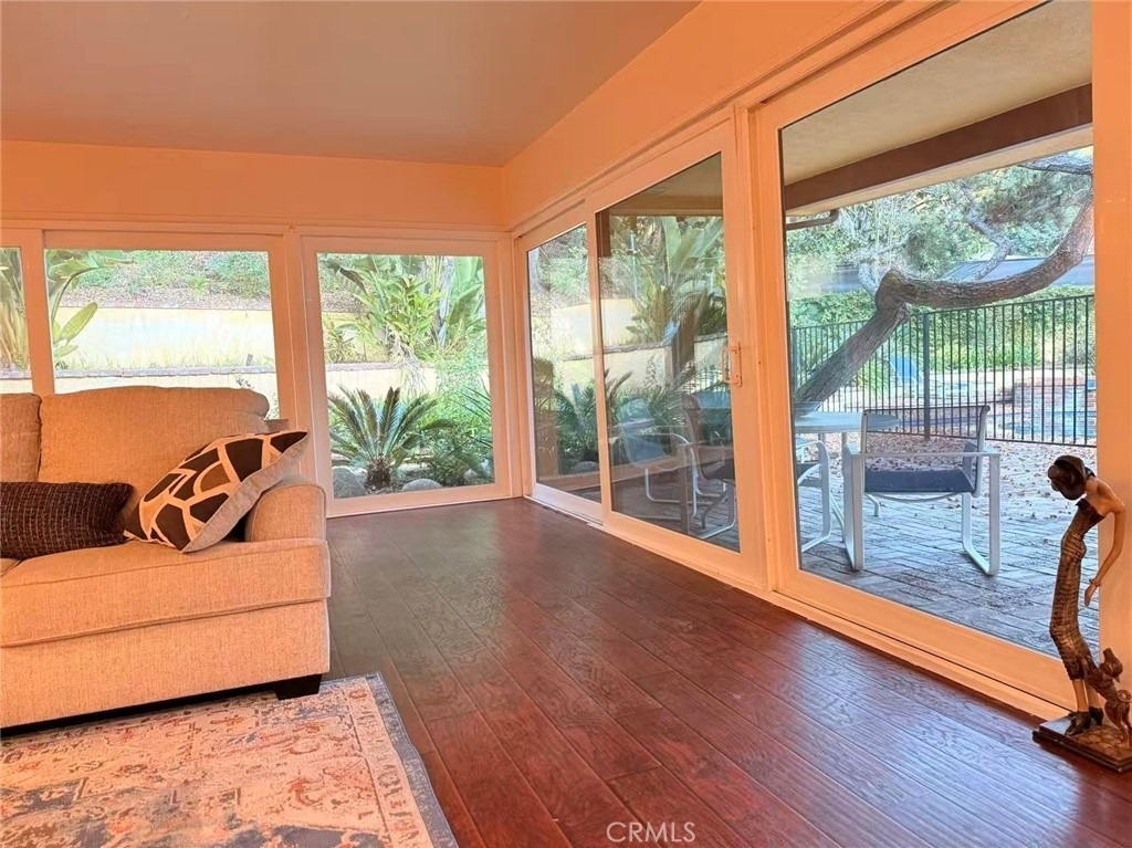 2500 Benedict Canyon - Photo 4
