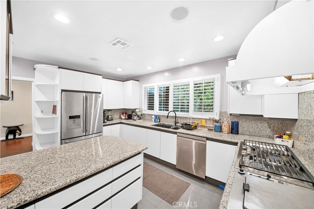 2500 Benedict Canyon - Photo 8