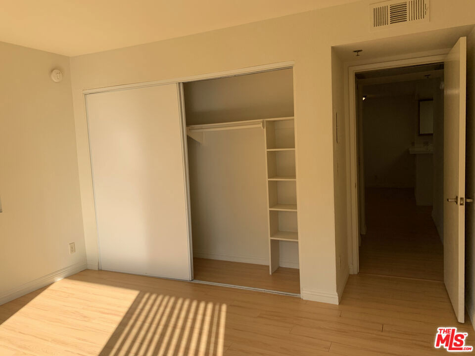 420 S Harvard Boulevard - Photo 10