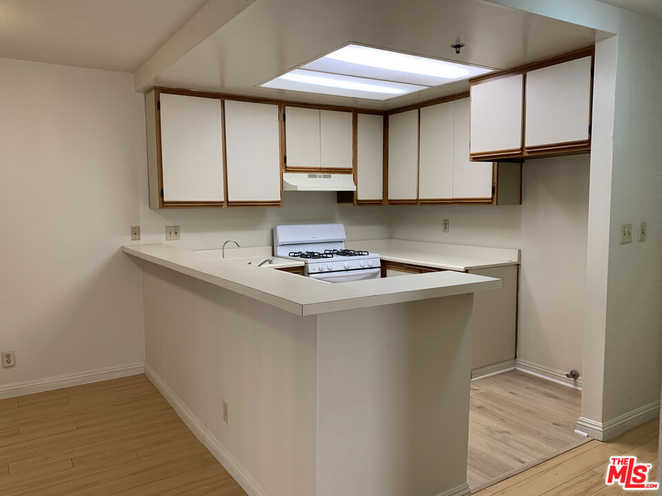 420 S Harvard Boulevard - Photo 3