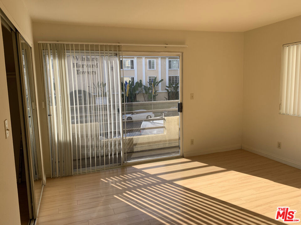 420 S Harvard Boulevard - Photo 9
