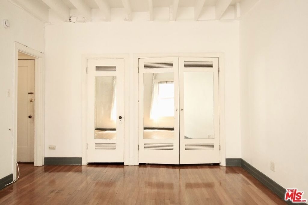 2121 James M Wood Boulevard - Photo 3