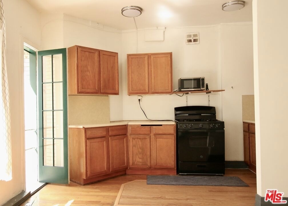 2121 James M Wood Boulevard - Photo 10