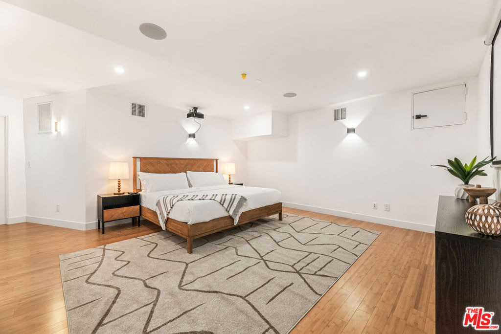 8425 Hillside Avenue - Photo 42