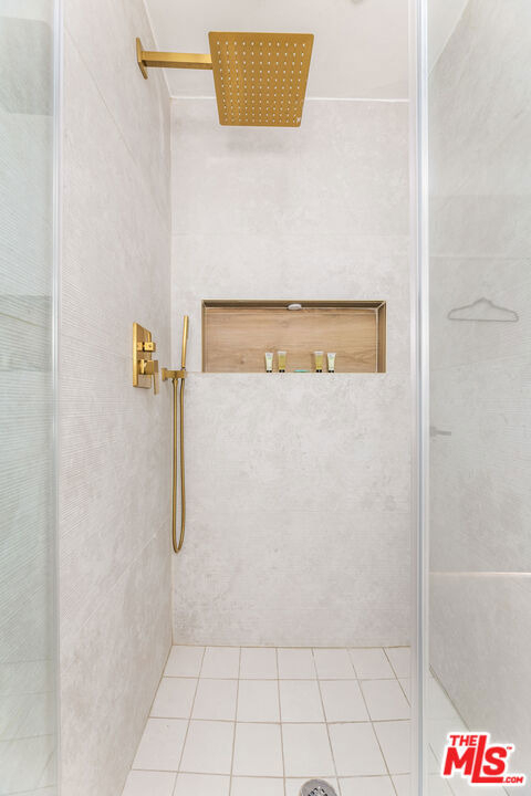 8425 Hillside Avenue - Photo 32