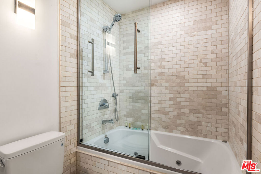 8425 Hillside Avenue - Photo 47