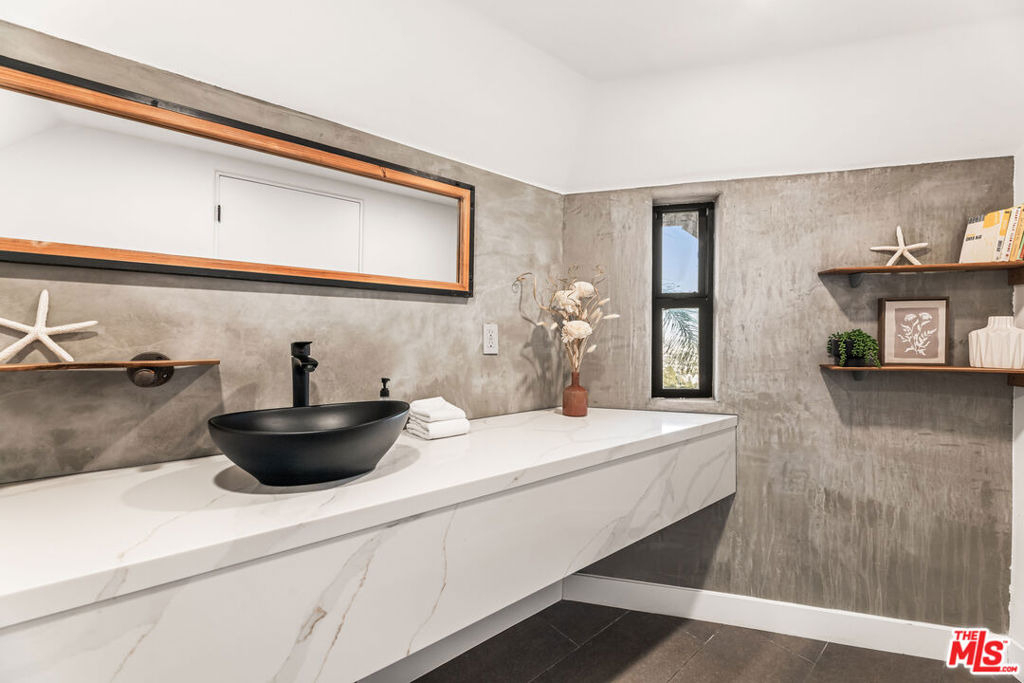 8425 Hillside Avenue - Photo 39