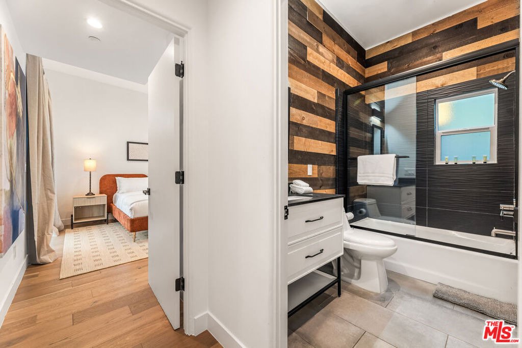 8425 Hillside Avenue - Photo 35