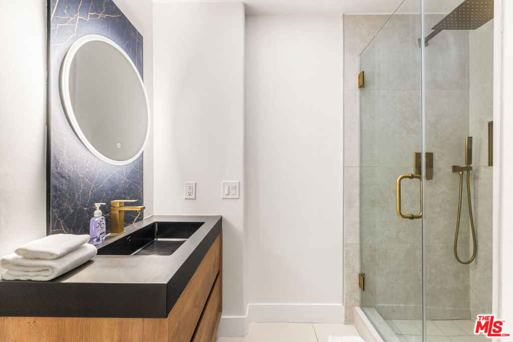 8425 Hillside Avenue - Photo 31
