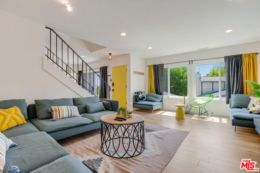 5343 Tendilla Avenue - Photo 9