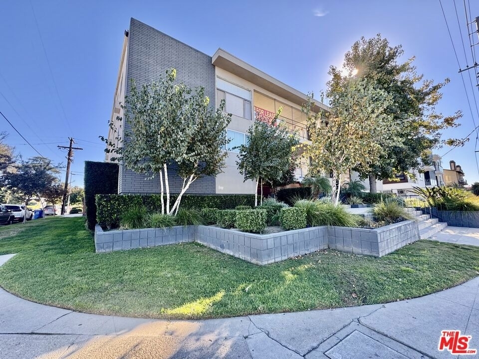 7524 Sepulveda Boulevard - Photo 0