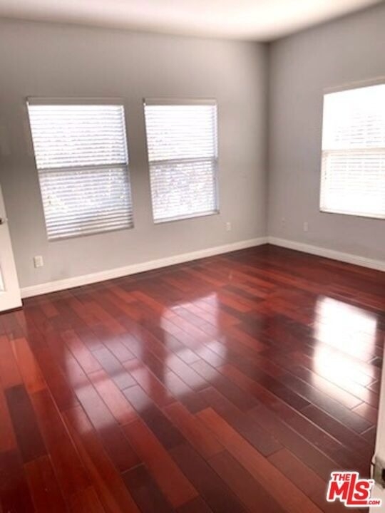 121 N Benton Way - Photo 3