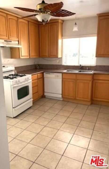 121 N Benton Way - Photo 6
