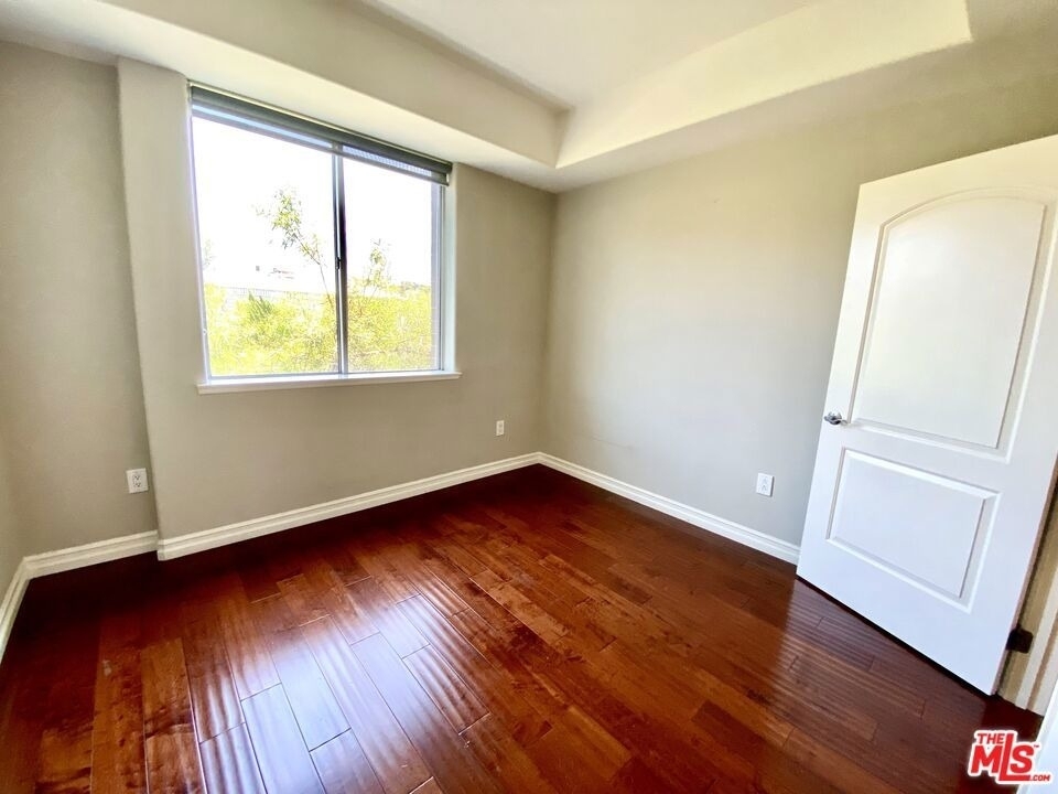 629 Traction Avenue - Photo 9