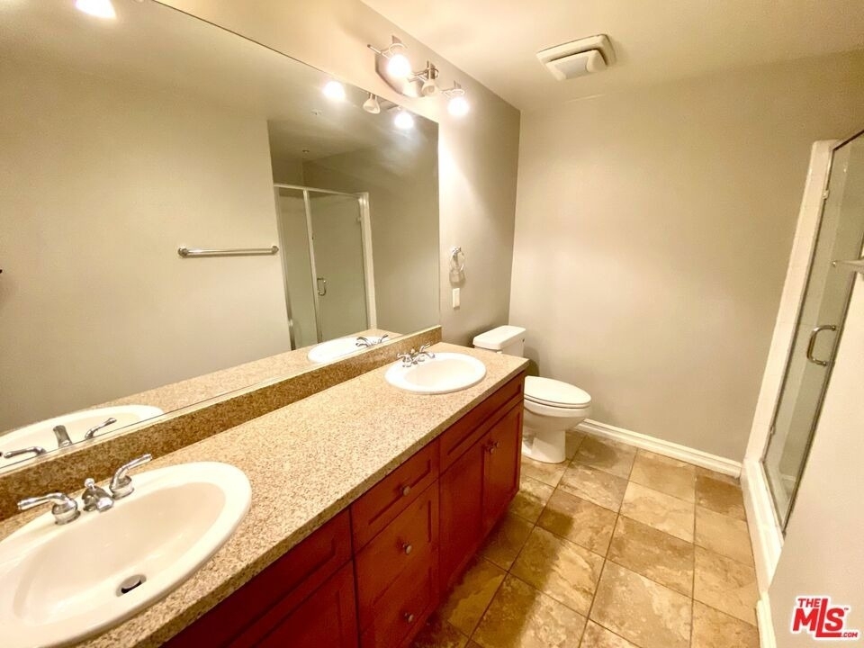 629 Traction Avenue - Photo 11