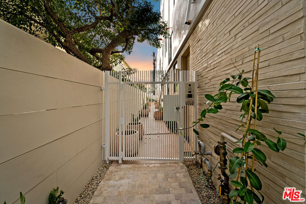 755 N Alfred Street - Photo 16