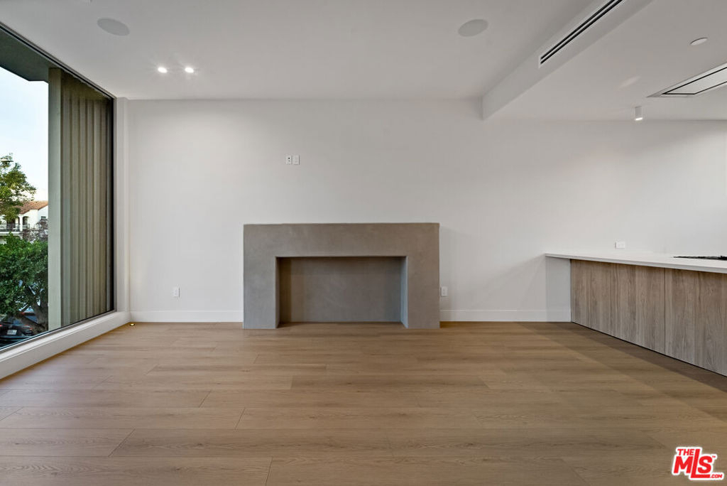755 N Alfred Street - Photo 3