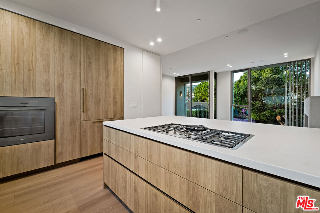 755 N Alfred Street - Photo 7