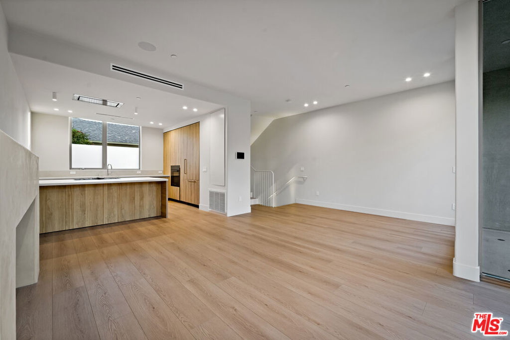755 N Alfred Street - Photo 2