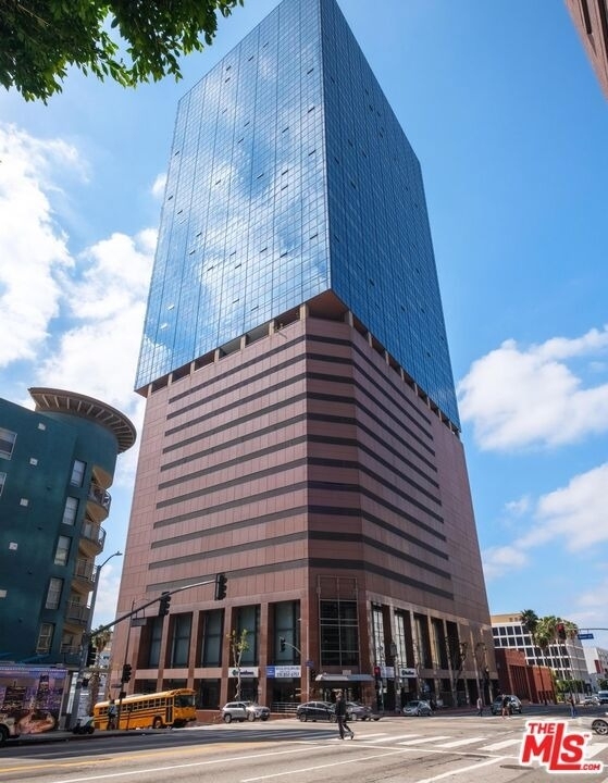 1100 Wilshire Boulevard - Photo 2