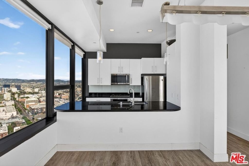 1100 Wilshire Boulevard - Photo 5