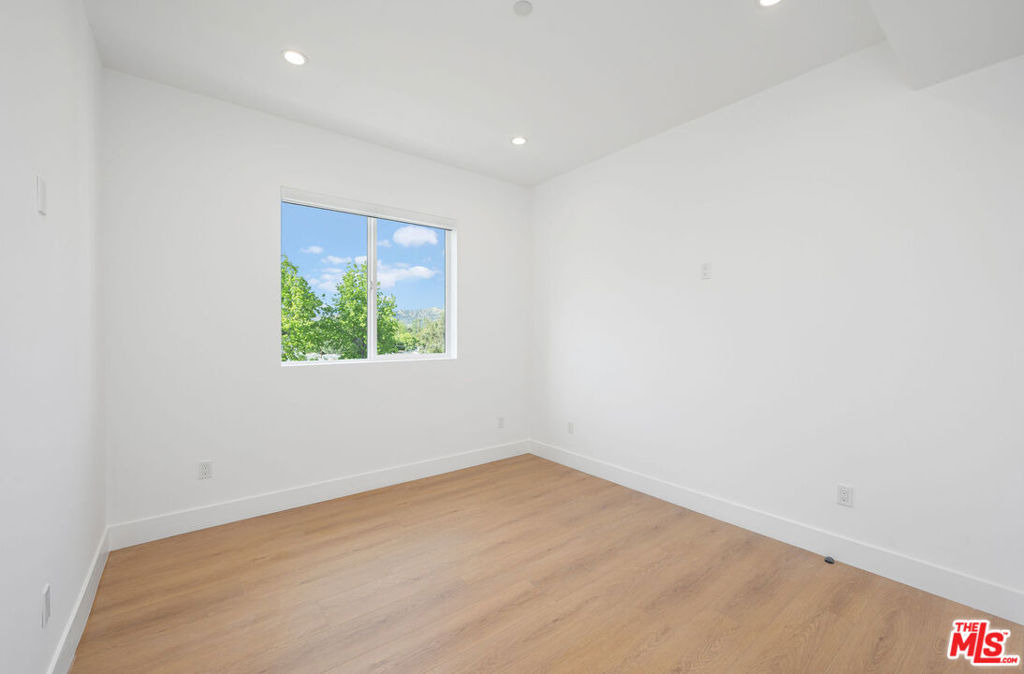 5246 Auckland Avenue - Photo 11