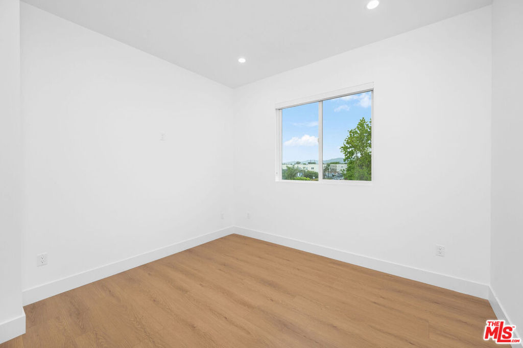 5248 Auckland Avenue - Photo 11