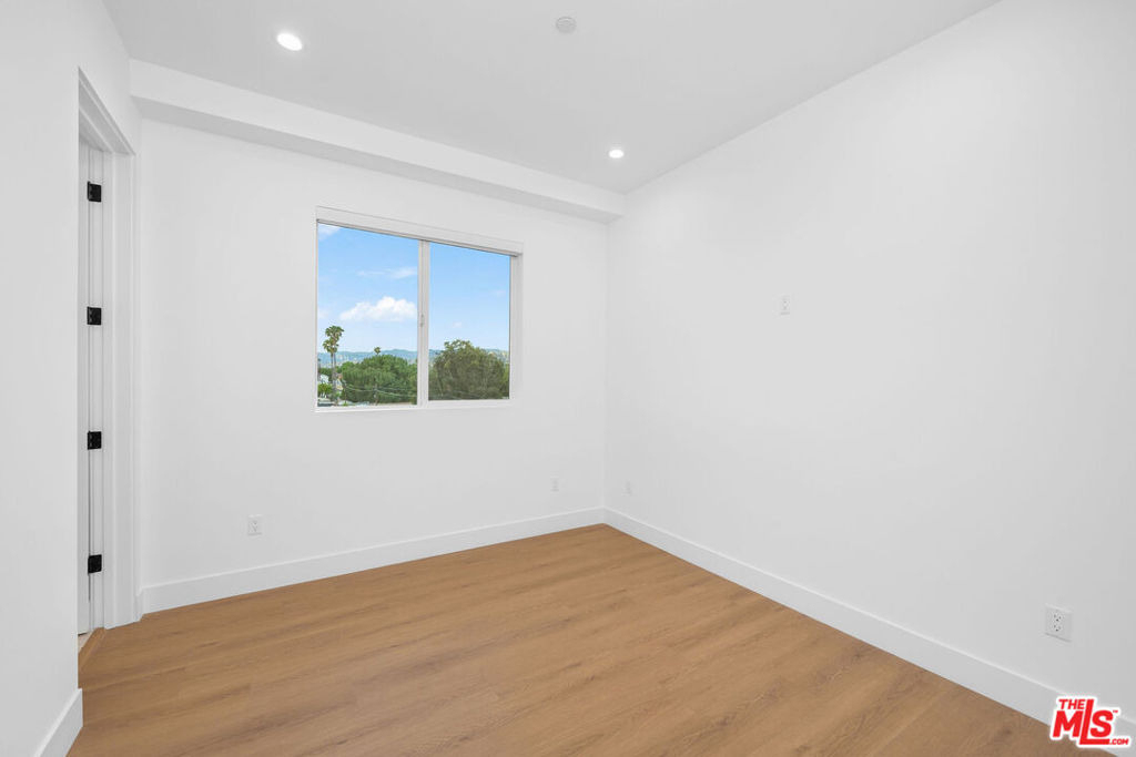 5248 Auckland Avenue - Photo 9