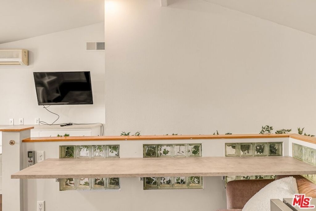 14050 Magnolia Boulevard - Photo 24