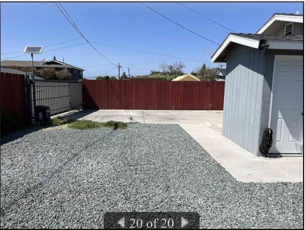 574 10th St - Photo 2