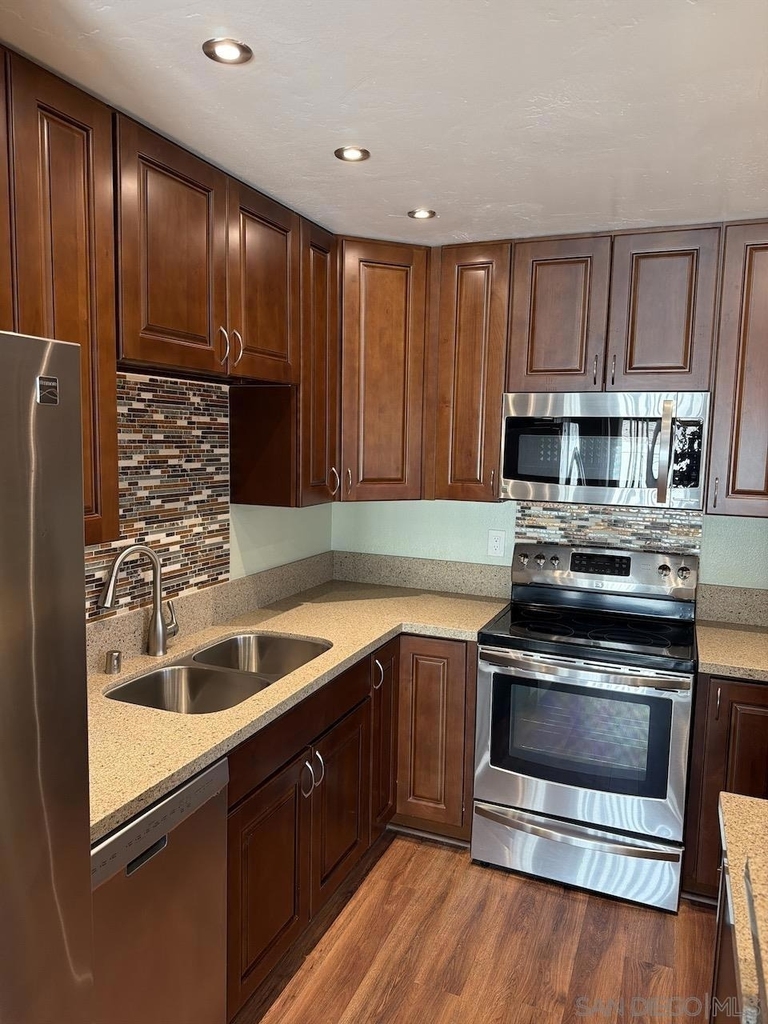8119 Paradise Valley Ct - Photo 7