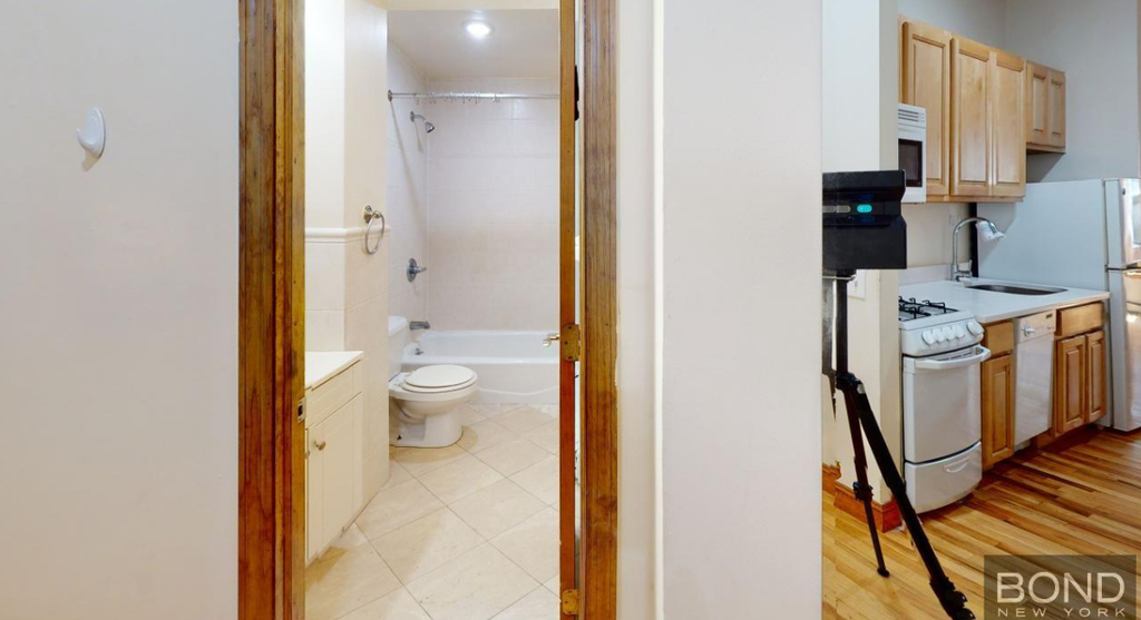 West 54th  - Photo 5