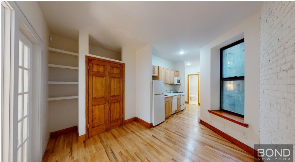 West 54th  - Photo 2