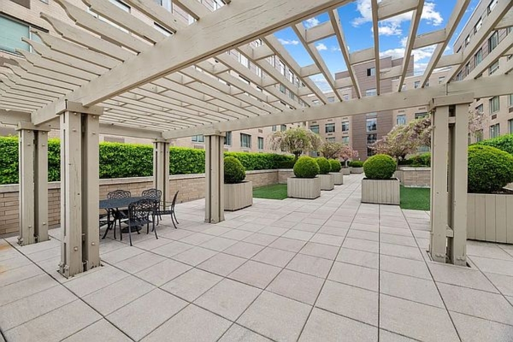 1st Avenue - Photo 5