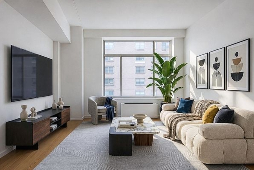 1st Avenue - Photo 1