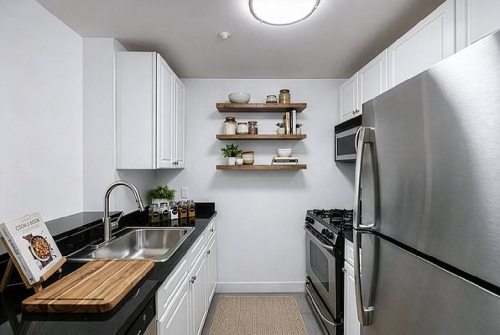 1st Avenue - Photo 3