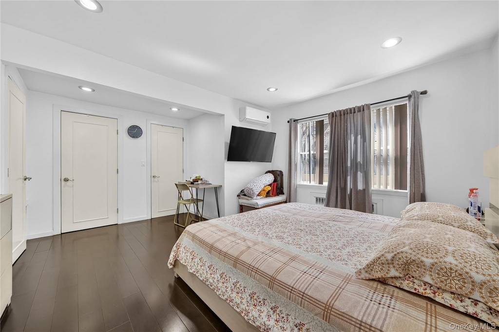 235th Street - Photo 10