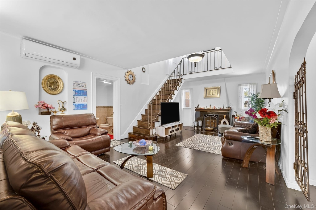 235th Street - Photo 2