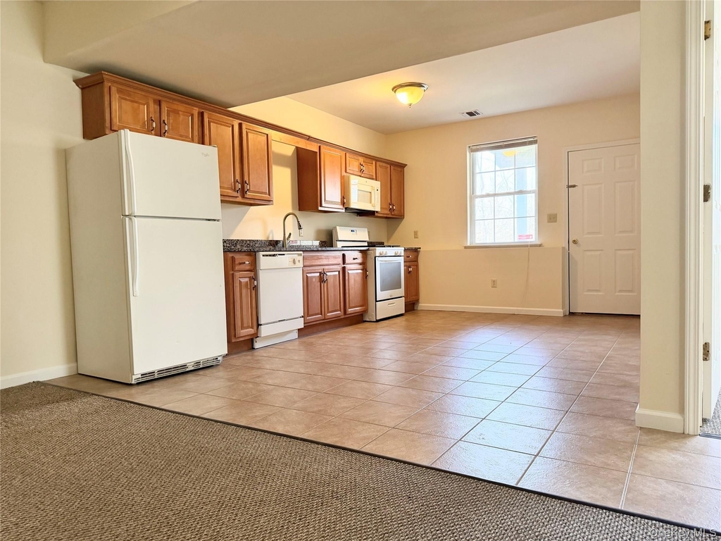 105 N Montgomery Street - Photo 4