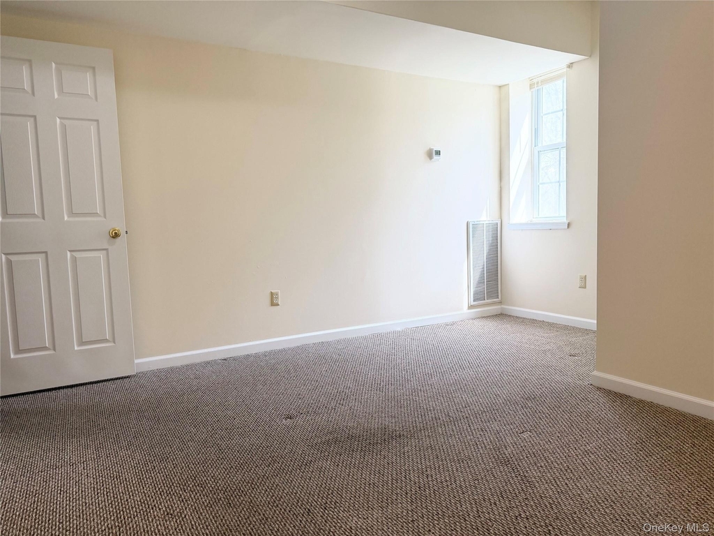 105 N Montgomery Street - Photo 9