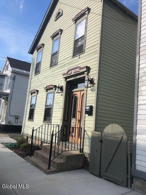 122 N Ferry Street - Photo 2