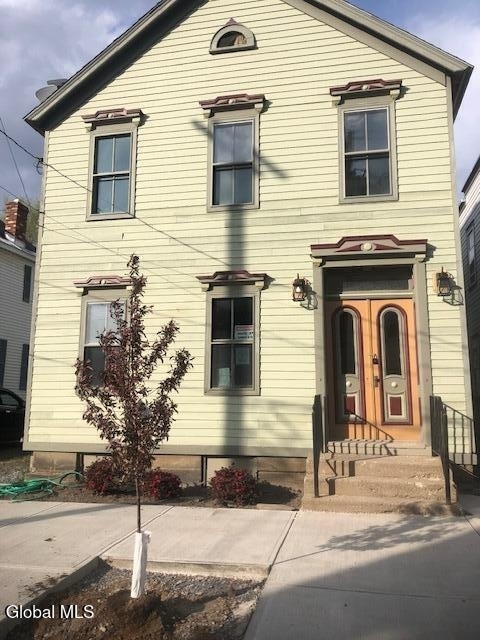 122 N Ferry Street - Photo 0