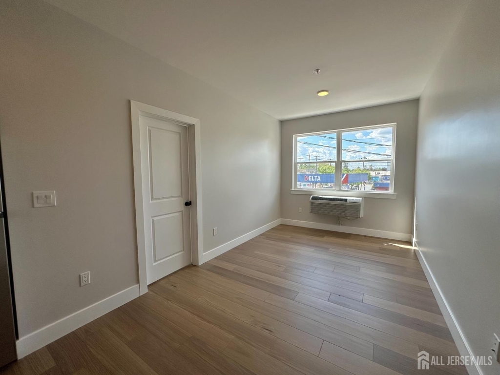 213 French Street - Photo 3