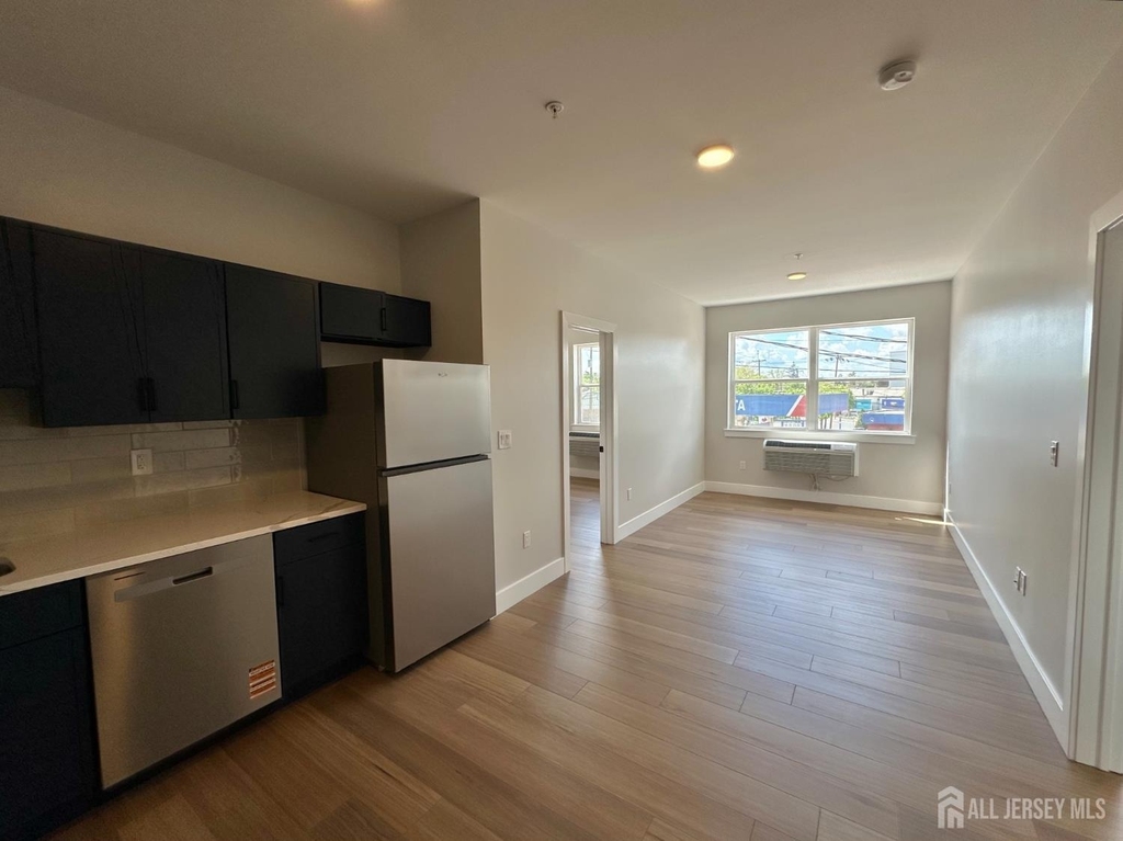 213 French Street - Photo 1