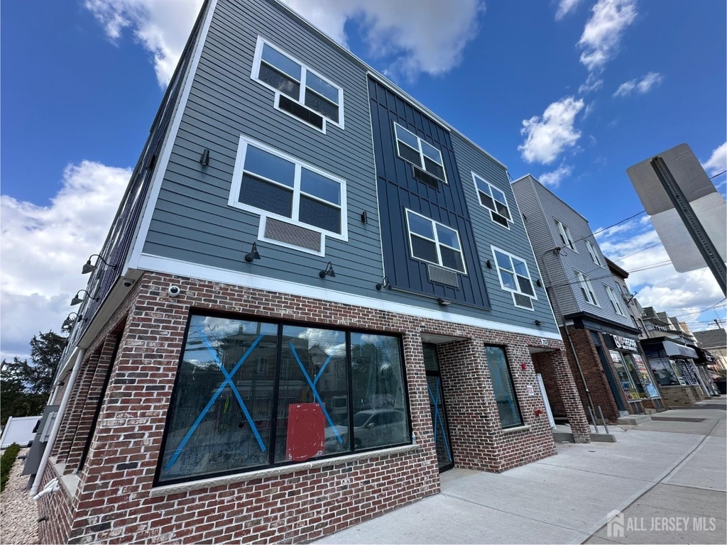 213 French Street - Photo 0